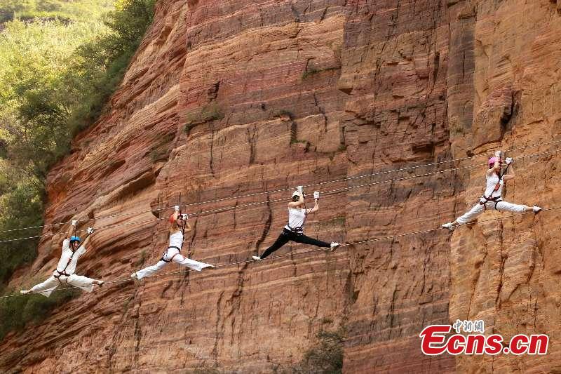 Pratique extrême du yoga à Luoyang