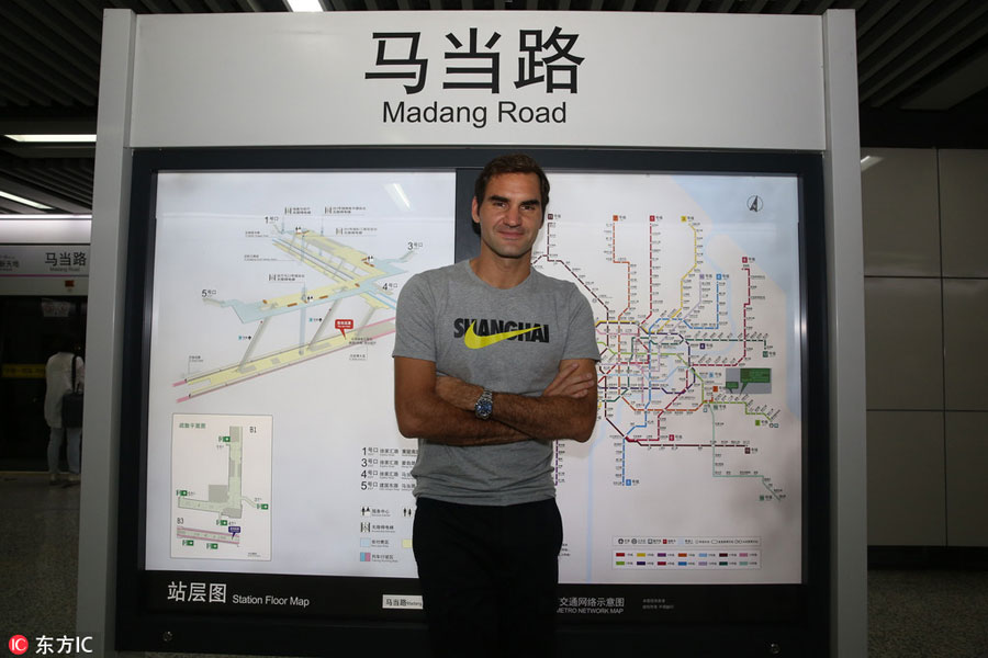 Roger Federer prend le métro à Shanghai pour aller aux Rolex Masters