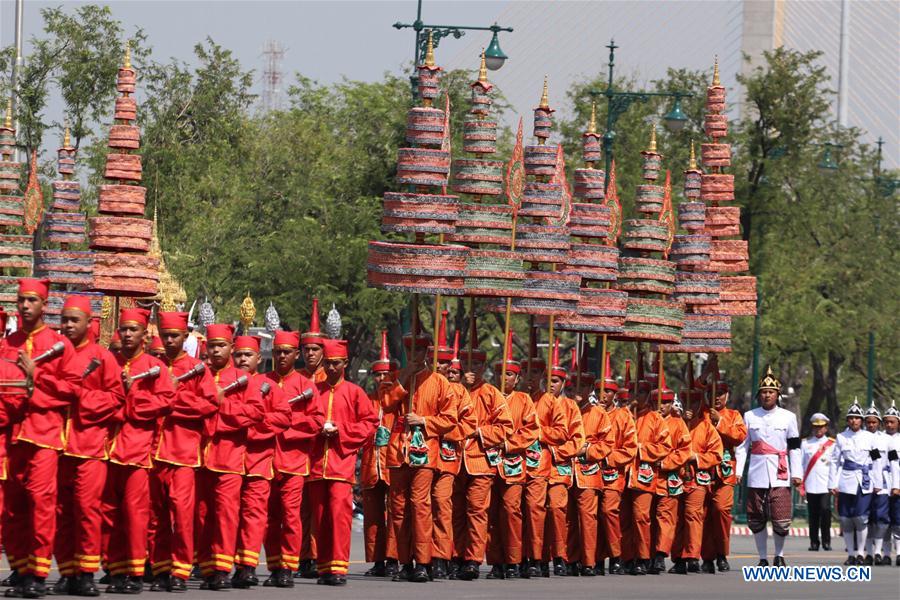 Thaïlande : 100.000 personnes attendues chaque jour au crématorium du roi