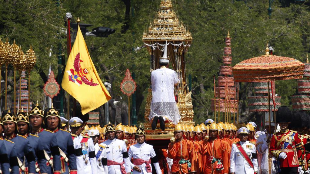 Thaïlande : fin des funérailles nationales du Roi Bhumibol