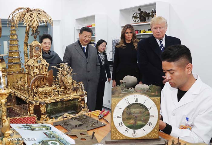Les présidents chinois et américain visitent l'atelier de conservation du Musée du Palais
