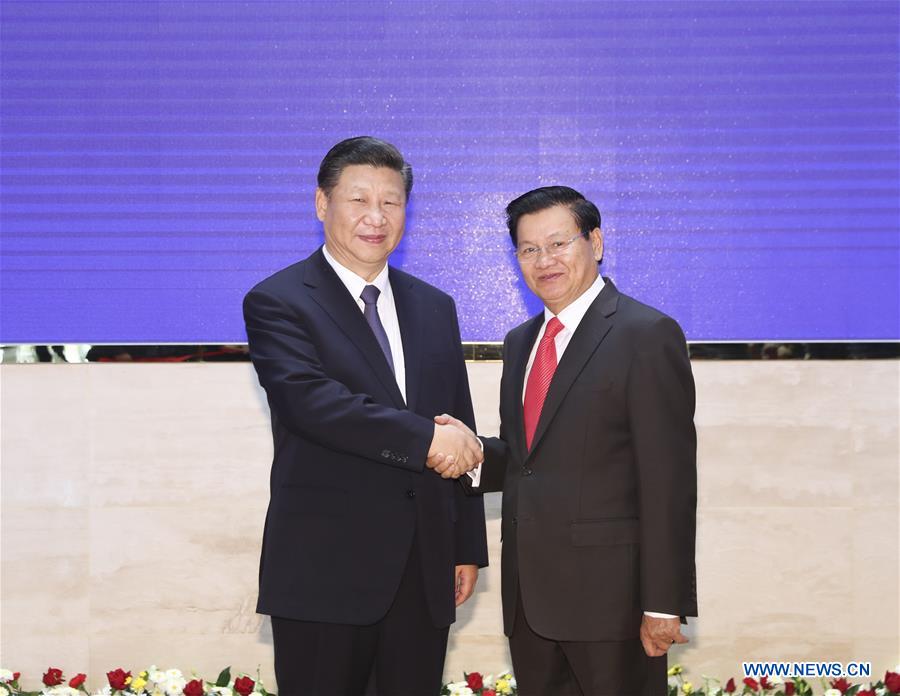 Le président chinois discute des relations bilatérales avec le PM du Laos lors de leur rencontre