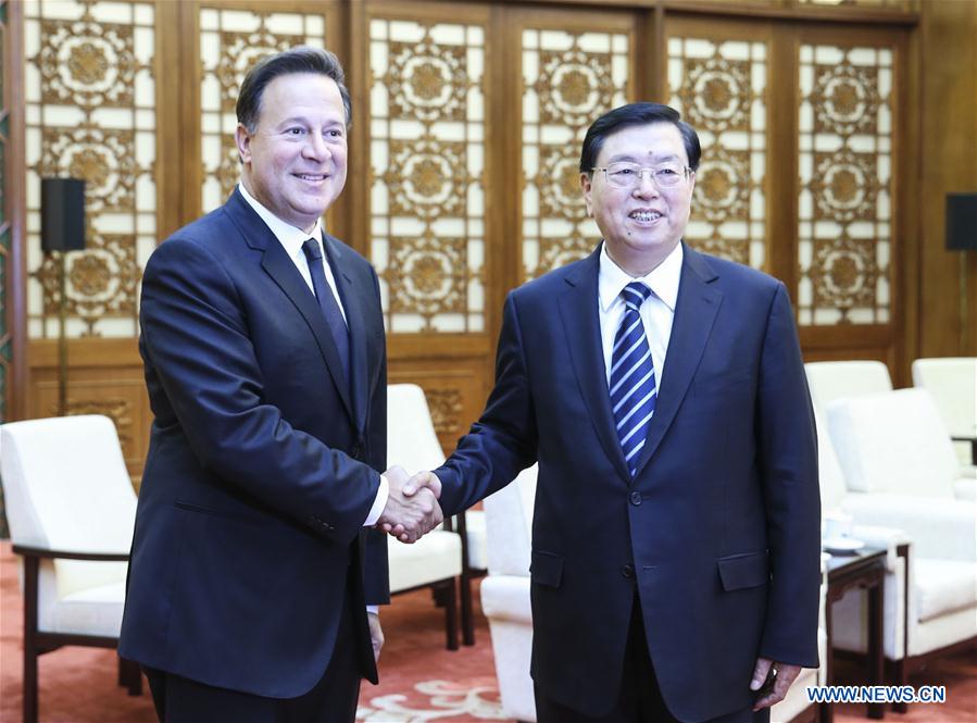 Le plus haut législateur chinois rencontre le président panaméen