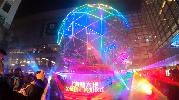 Shanghai se prépare pour Noël avec un sapin high-tech