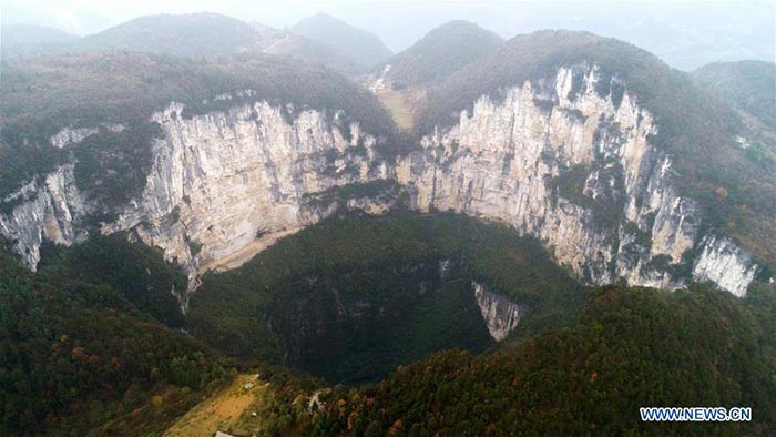 Le village de Xiaozhai et sa cavité la plus profonde du monde 