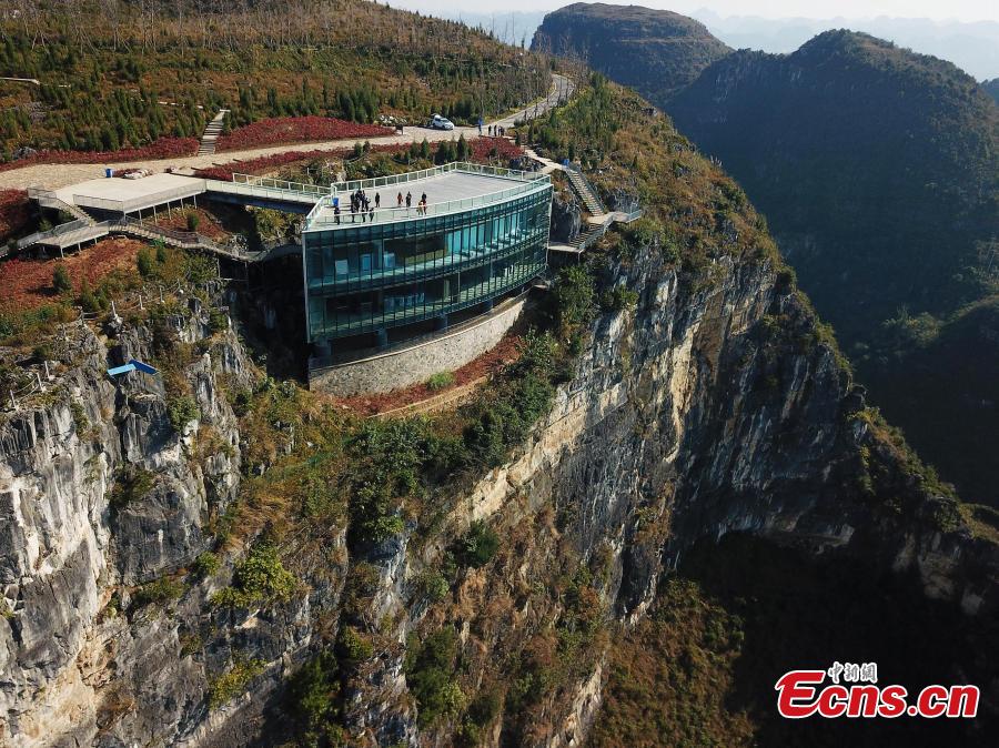 Guizhou : un musée bâti au sommet d'une falaise