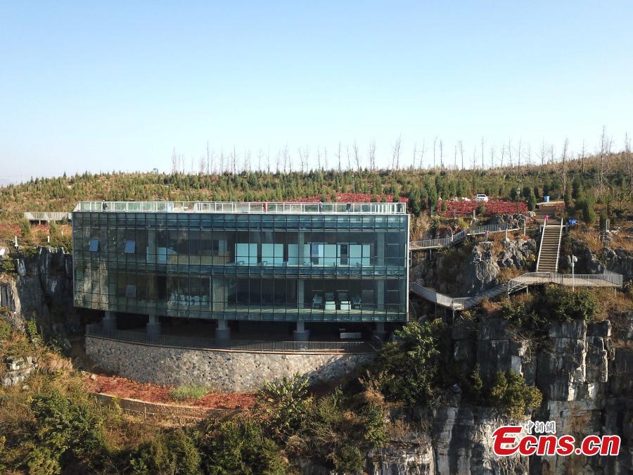 Guizhou : un musée bâti au sommet d'une falaise