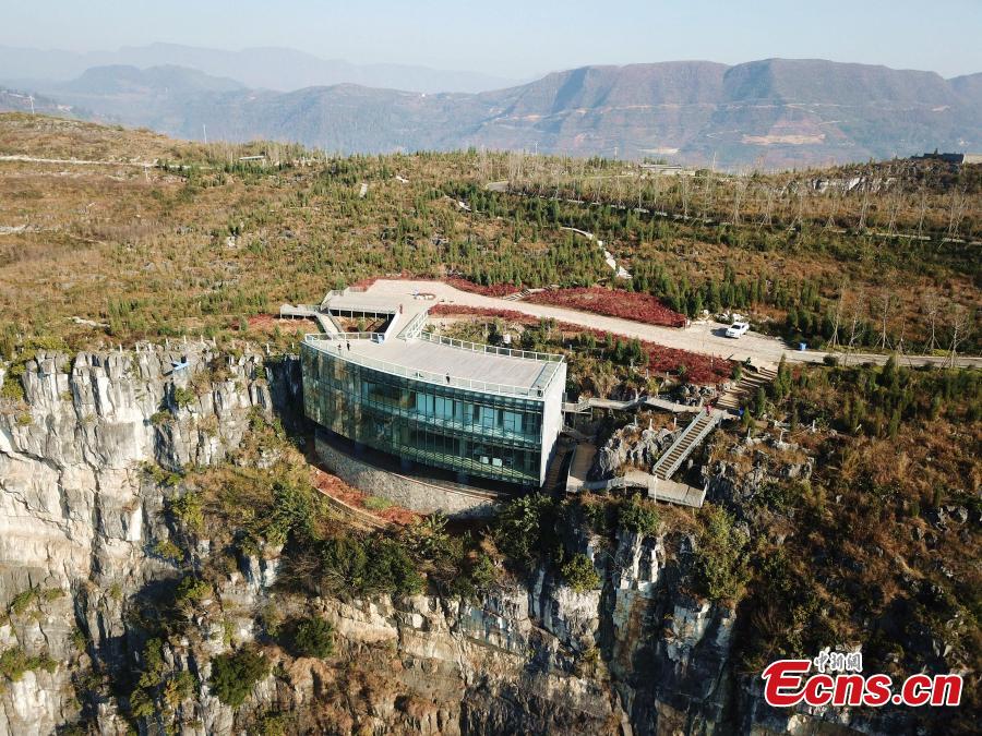 Guizhou : un musée bâti au sommet d'une falaise