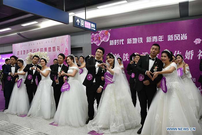 Mariage collectif dans une station de métro à Wuhan