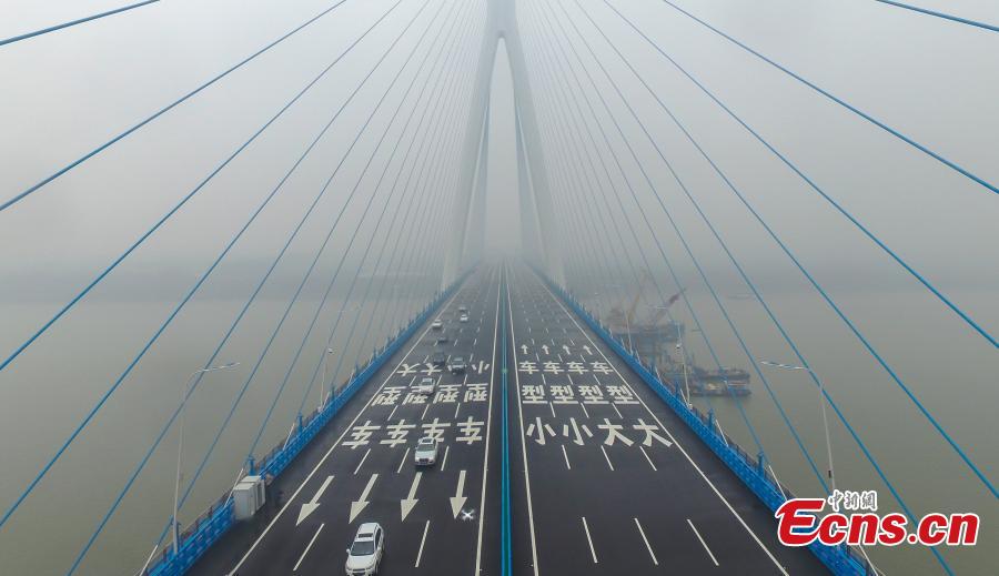 Wuhan : le plus grand pont du Yangtsé ouvert au trafic