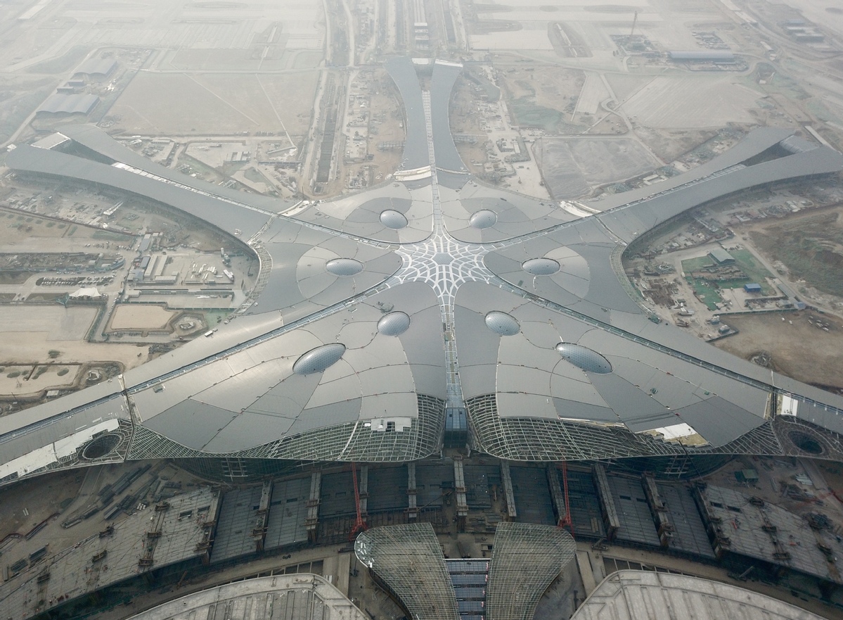 Fin de l'installation du toit du nouvel aéroport de Beijing