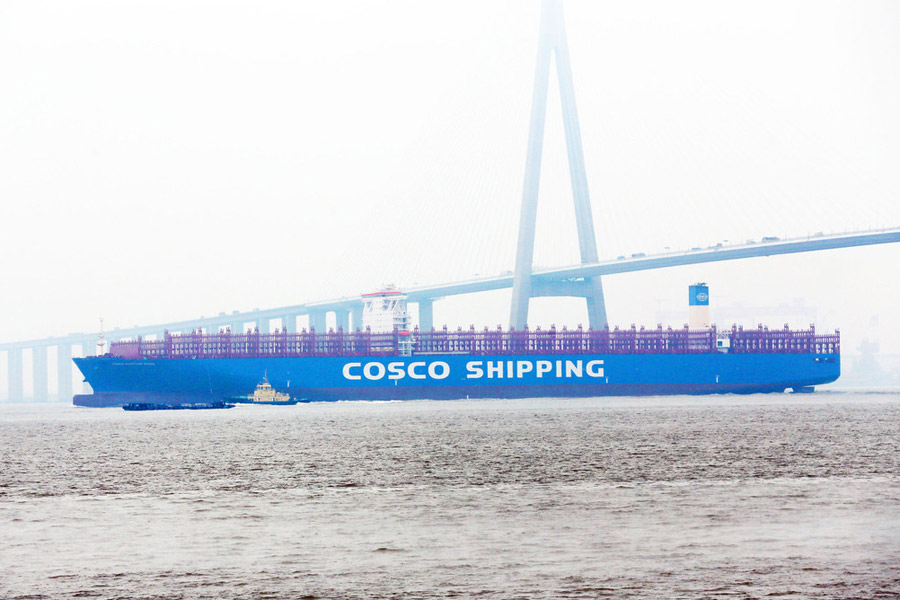 Livraison du premier navire porte-conteneurs chinois de 20 000 EVP