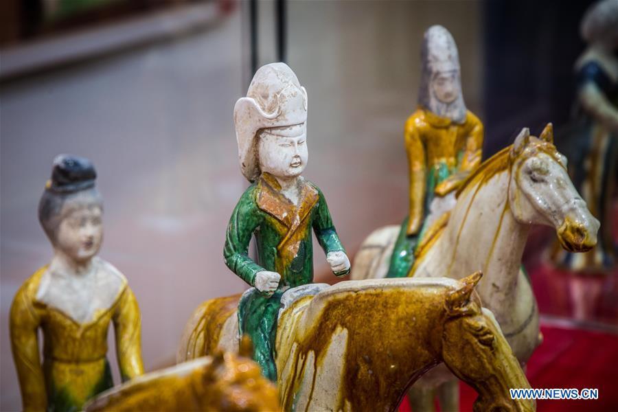 Exposition de poteries tricolores de la dynastie Tang en Pologne