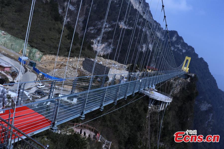 Sichuan : ouverture d'un pont de verre suspendu à 186 mètres de haut