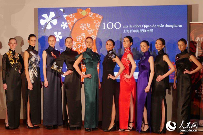 Exposition de robes chinoises de style shanghaien à Paris