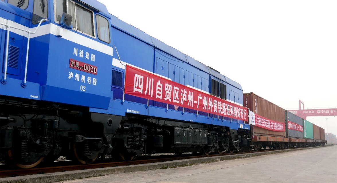 Une vue de la cérémonie de lancement des tests du chemin de fer du commerce international Luzhou-Guangzhou, qui a eu lieu dans la section Nanchuan Lingang de la zone de libre-échange du Sichuan, le 21 décembre 2017. (Photo / le Quotidien du Peuple)