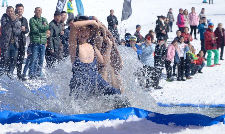 Le festival de ski « nu » dans le nord-est de la Chine