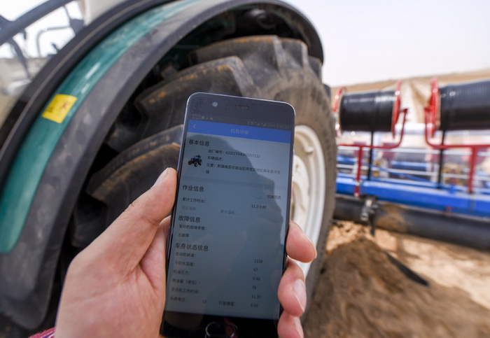 Xinjiang : des tracteurs autonomes remplacent l'homme pour les travaux agricoles
