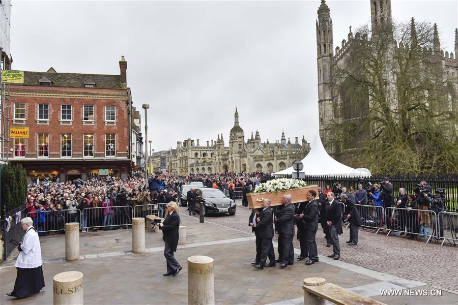 Cambridge : des milliers des personnes rendent hommage à Stephen Hawking