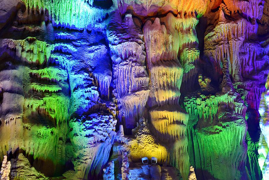 Une belle vue d'une grotte karstique dans l'est de la Chine