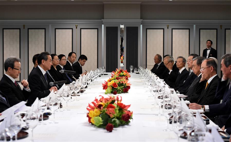 Le conseiller d'État chinois rencontre les associations pour l'amitié sino-japonaise