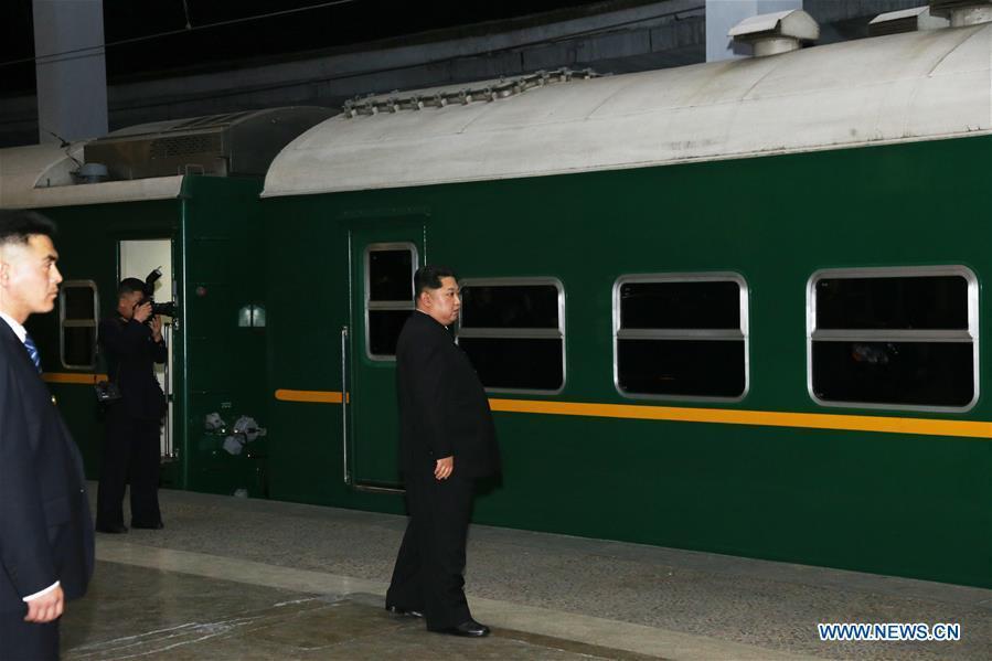 Un train transportant des rescapés d'un accident de la circulation en RPDC arrive dans le nord-est de la Chine
