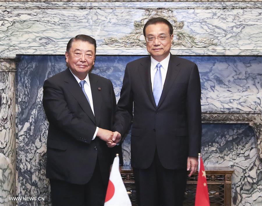 Le PM chinois appelle à favoriser la coopération pragmatique et les échanges parlementaires sino-japonais