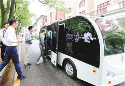 Chine : une université teste en service minibus sans conducteur dans l'est