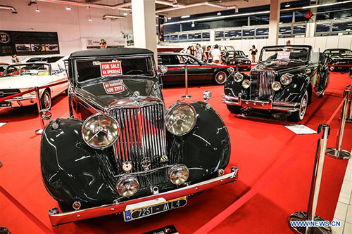 Exposition de voitures anciennes en Pologne
