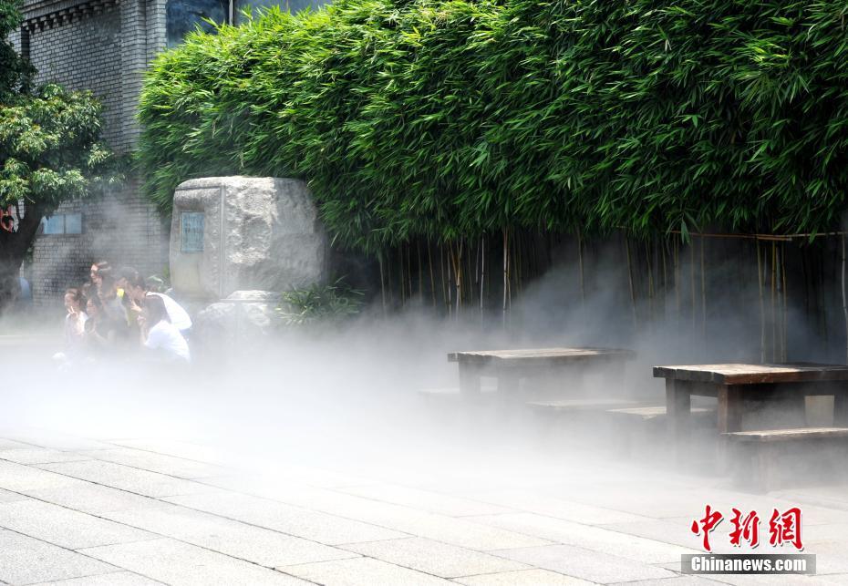Une fontaine « climatisante » à Fuzhou pour rafraîchir les touristes