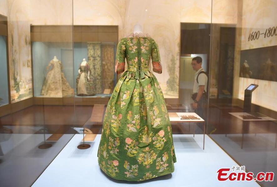 Une robe occidentale vieille de 300 ans exposée à Hangzhou