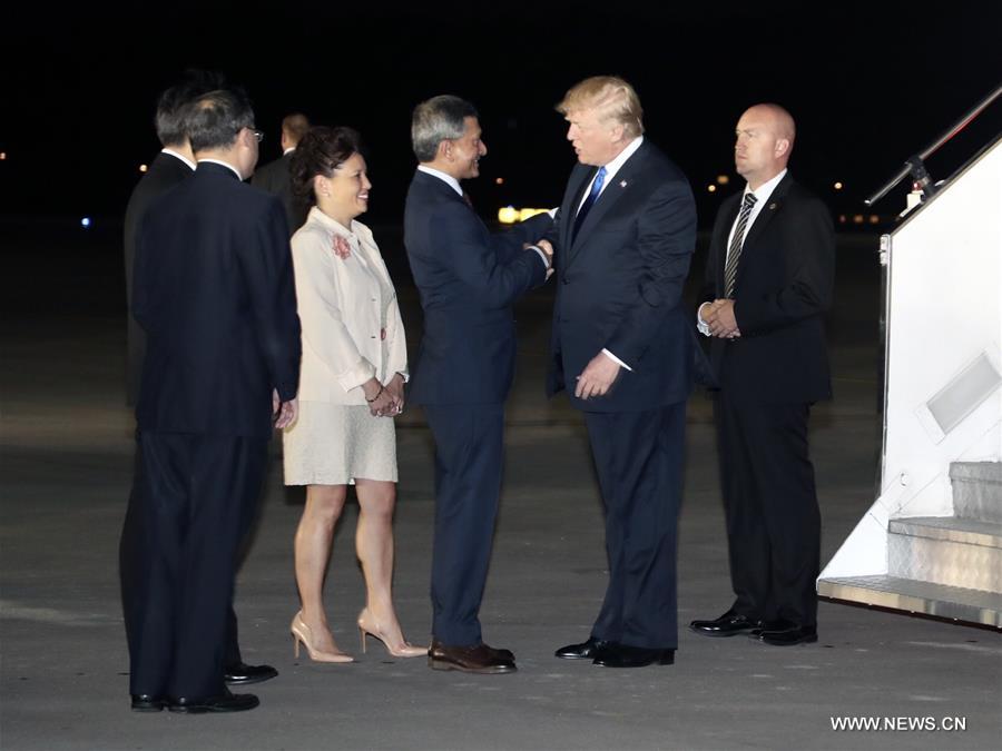 Trump arrive à Singapour pour son sommet avec Kim Jong Un