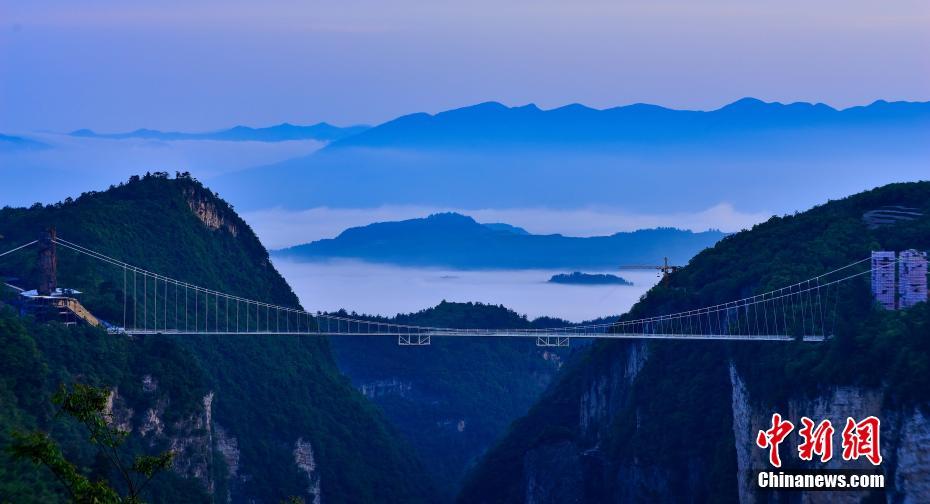 Le pont en verre des gorges de Zhangjiajie obtient le « prix Nobel des ponts »