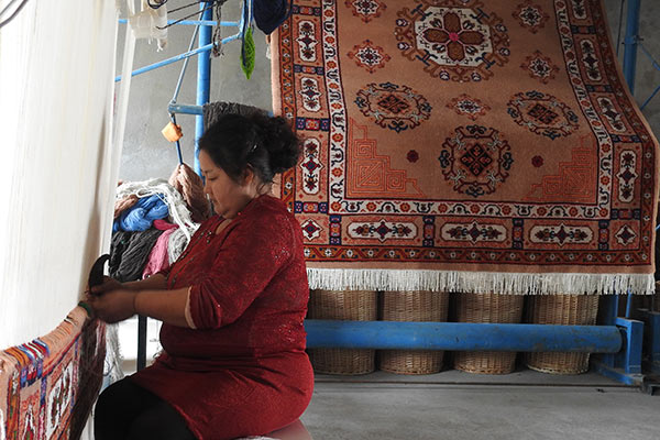 Au Xinjiang, les tapis conservent leur magie malgré leur développement industriel