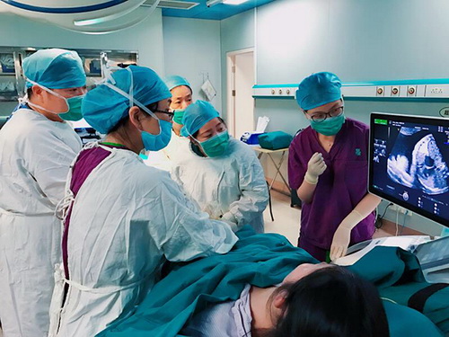 Shanghai : un fœtus opéré du cœur dans le ventre de sa mère