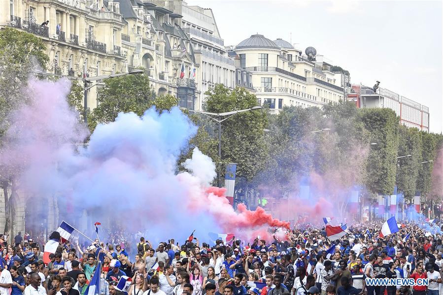 Coupe du monde : la France célèbre à l'unisson la victoire des Bleus