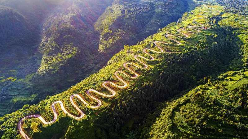 La route la plus tortueuse - 68 virages au Yunnan
