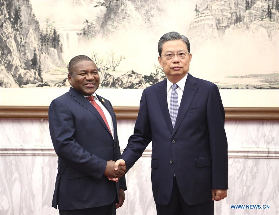 Un haut responsable du PCC rencontre le président mozambicain