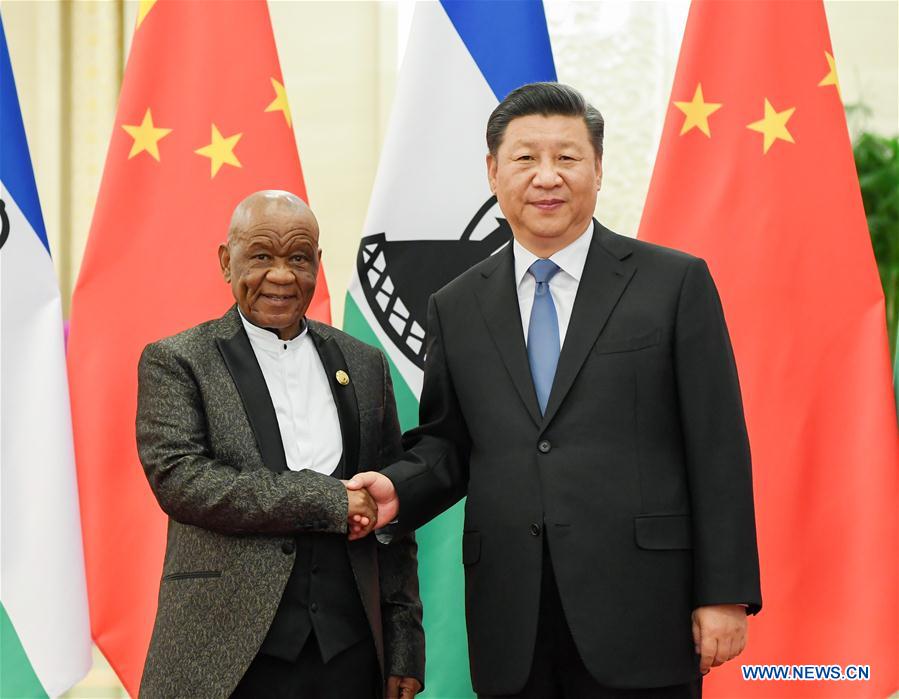 Xi Jinping rencontre le Premier ministre du Lesotho
