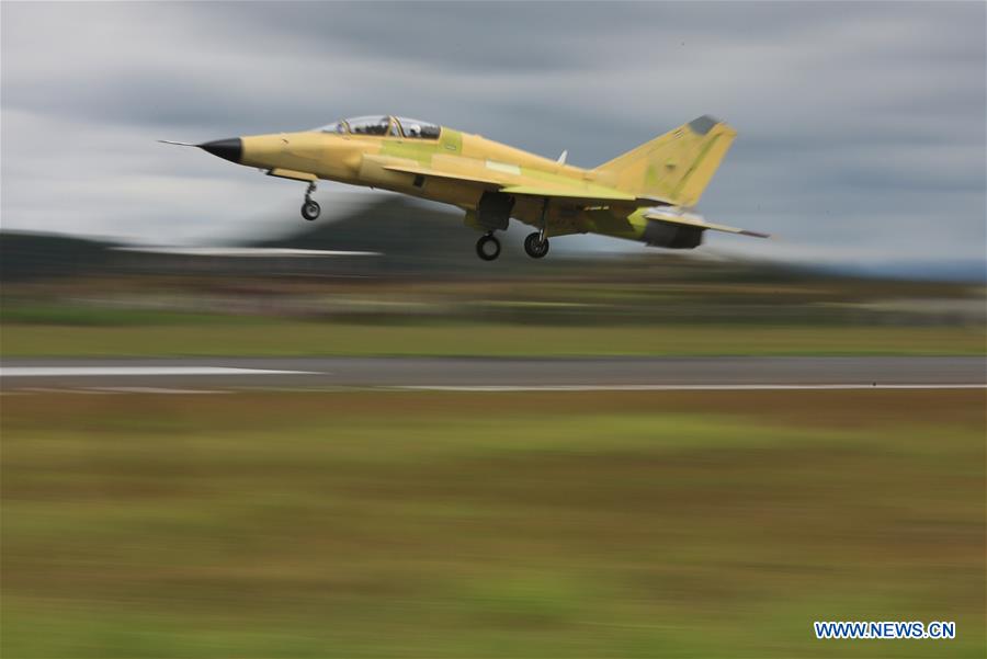 Succès du vol inaugural de l'avion polyvalent chinois FTC-2000G