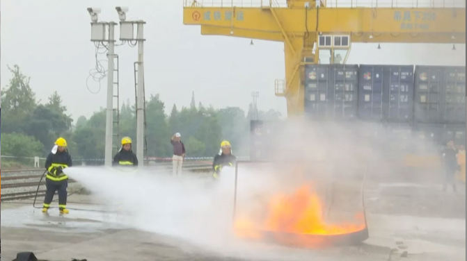 Lancement du premier train de pompiers chinois dans le Sichuan