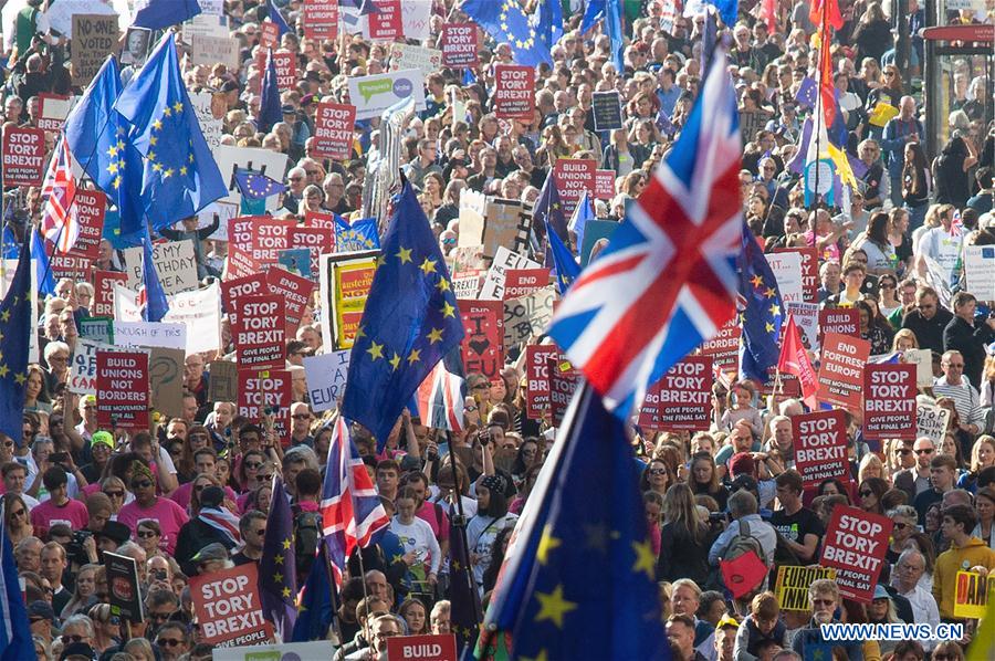 700 000 personnes manifestent à Londres pour demander un nouveau vote sur le Brexit