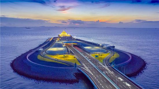 Le pont Hong Kong-Zhuhai-Macao (HZMB) site touristique