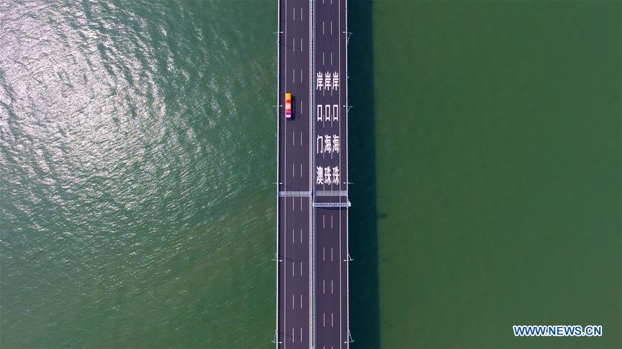 Chine : le plus long pont maritime du monde ouvert à la circulation