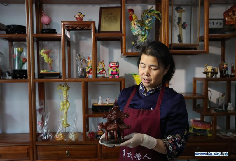 Shenyang : une héritière de la cinquième génération de la sculpture en sucre