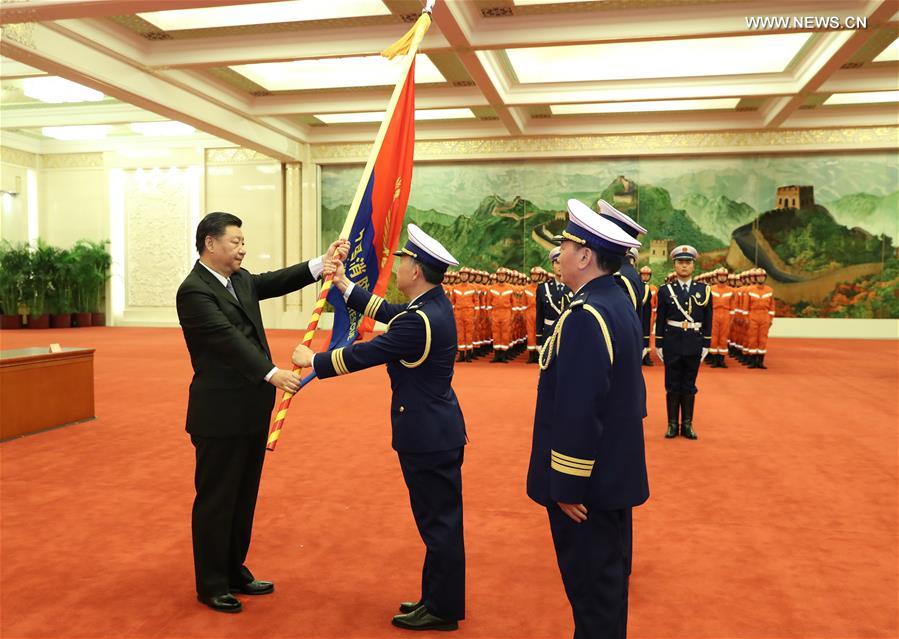 Xi Jinping remet le drapeau à la nouvelle équipe nationale d'incendie et de secours