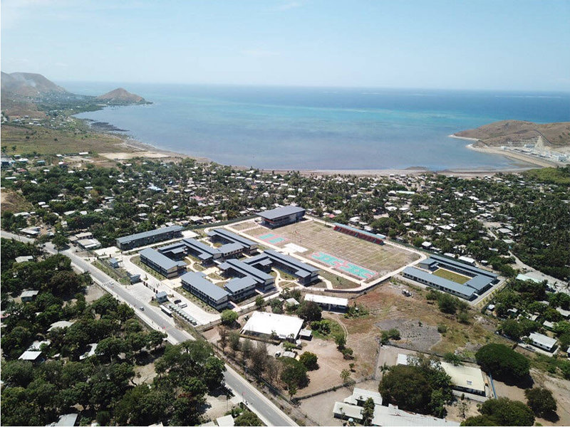 L'école de l'amitié Chine-Papouasie-Nouvelle-Guinée, l'Académie Butuka, située à Port Moresby, capitale de la Papouasie-Nouvelle-Guinée.