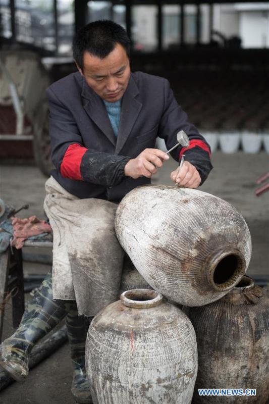 La fabrication du vin de riz traditionnel à Shaoxing