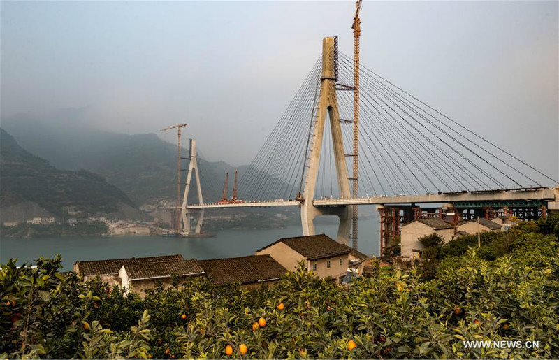 Fin de la jonction d'un pont dans le centre de la Chine
