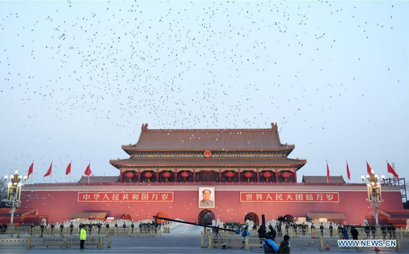 Beijing : la cérémonie de lever du drapeau national du Nouvel An